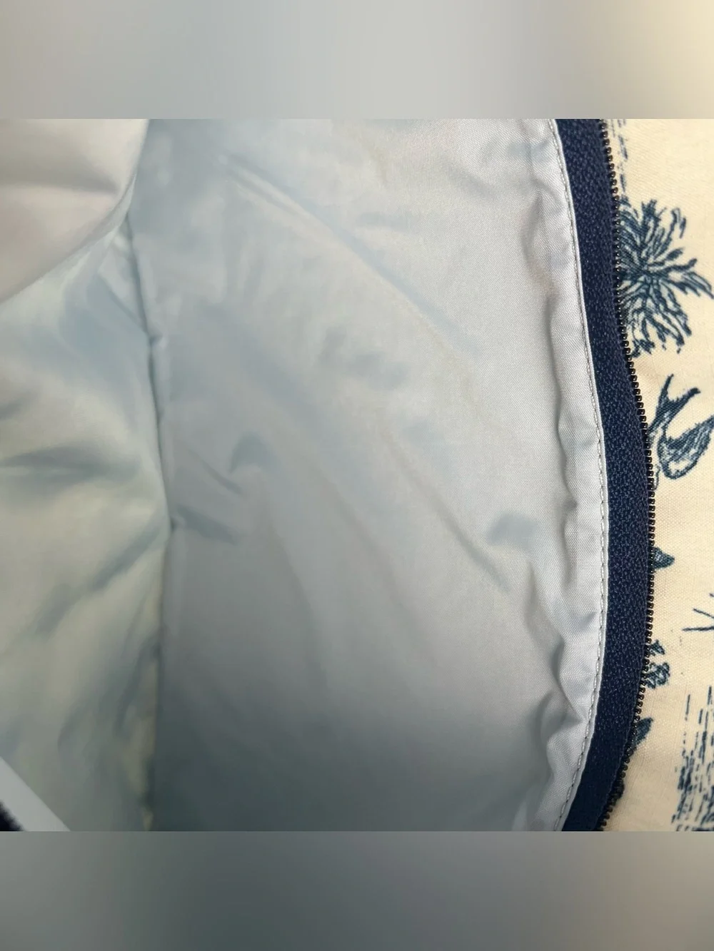 Lesportsac Crossbody Laptop Sleeve Bag Blue White Toile De Jouy Horse Country